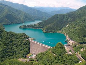 水道水のもととなる水をためる場所 ダム